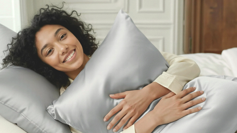 Curly Hair Care While You Sleep: The Benefits of Silk Pillowcases